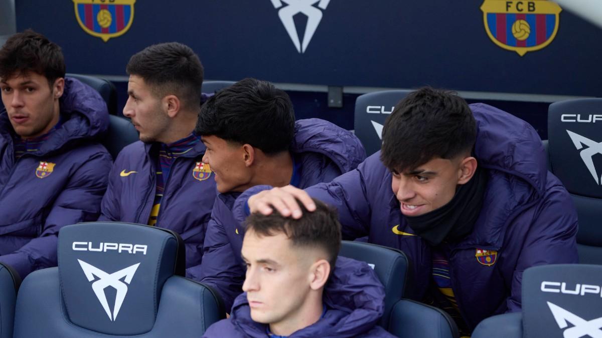 Dro comparte banquillo con otras jóvenes perlas del Barça