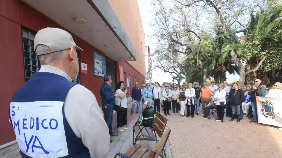 Vecinos de San Gabriel en Alicante: "Estamos desbordados, solución el quinto médico"