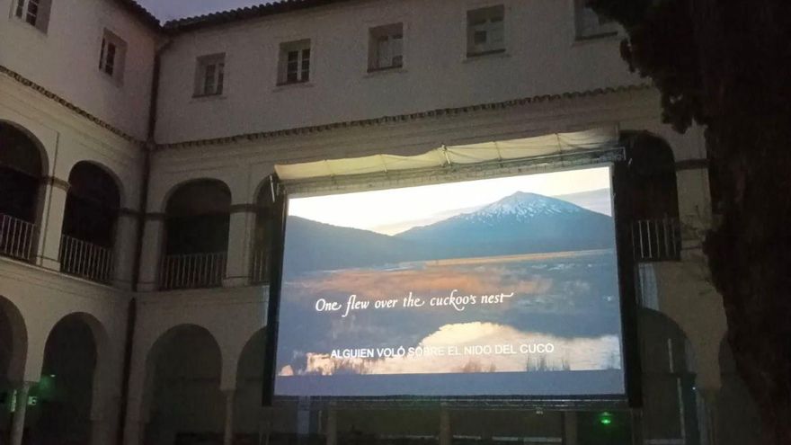 Imagen de la gran pantalla del patio del Cicus del ciclo '21 grados'.
