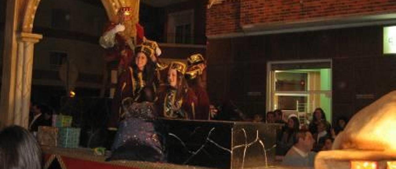 La Cabalgata de Reyes de Santa Pola sacará a la calle a más de 700 personas
