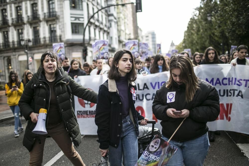 Manifestación estudiantil por el 8M en Oviedo