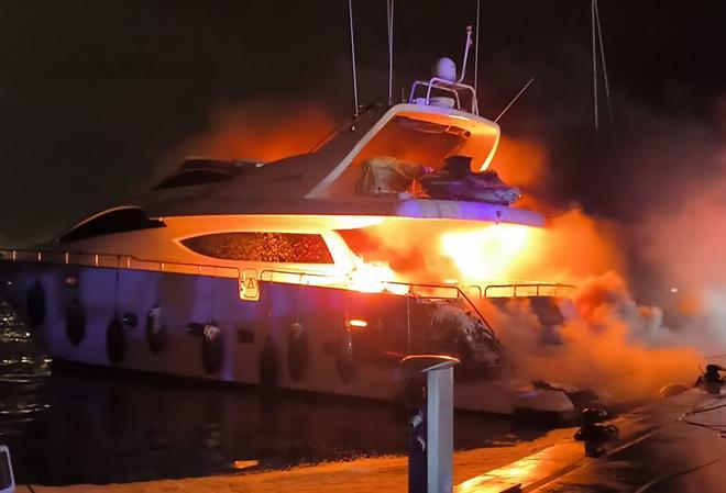 Arde un velero de 18 metros en s'Arenal