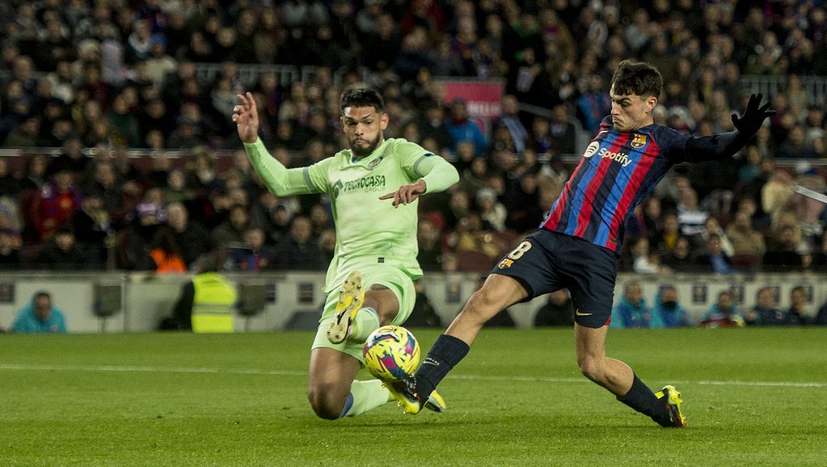 Pedri se anticipa a Alderete para conseguir el único gol del partido