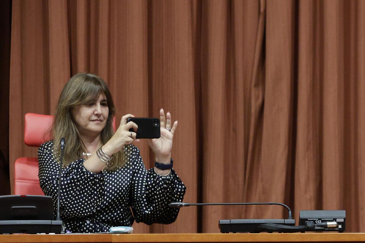 L’‘era Laura Borràs’ al Parlament: batalla amb els funcionaris, dimissions i condemnes