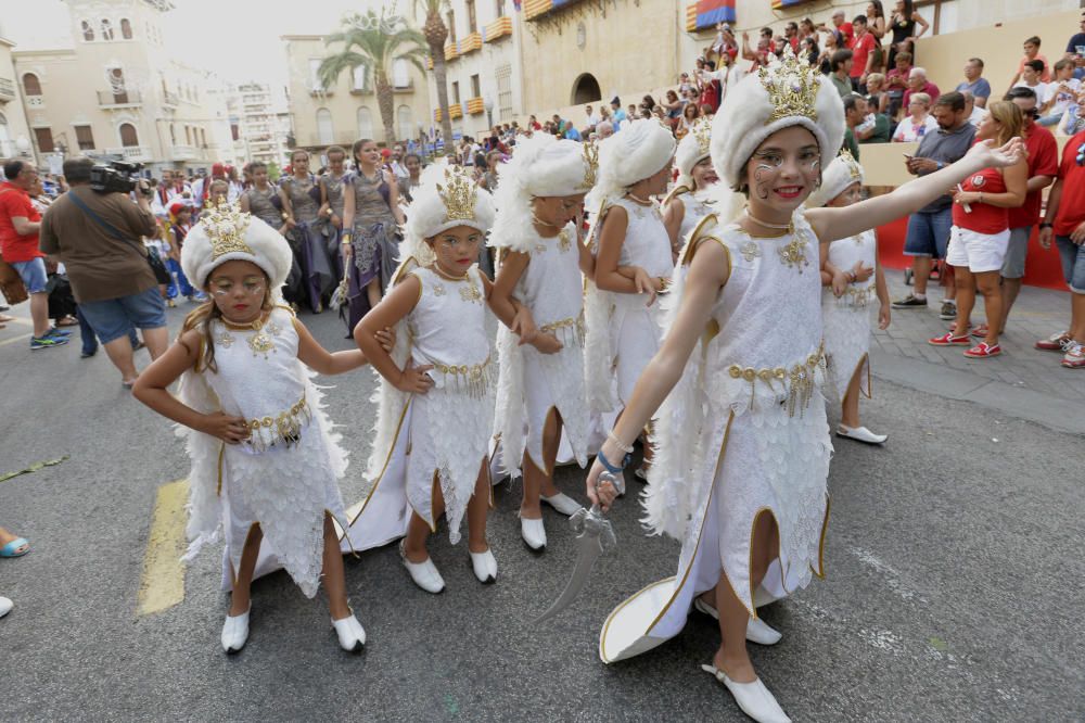 Los Moros y Cristianos reúnen a 350 niños en un desfile por las calles de Elche y la Gestora de Festejos Populares celebra una fiesta infantil en el Paseo de la Estación