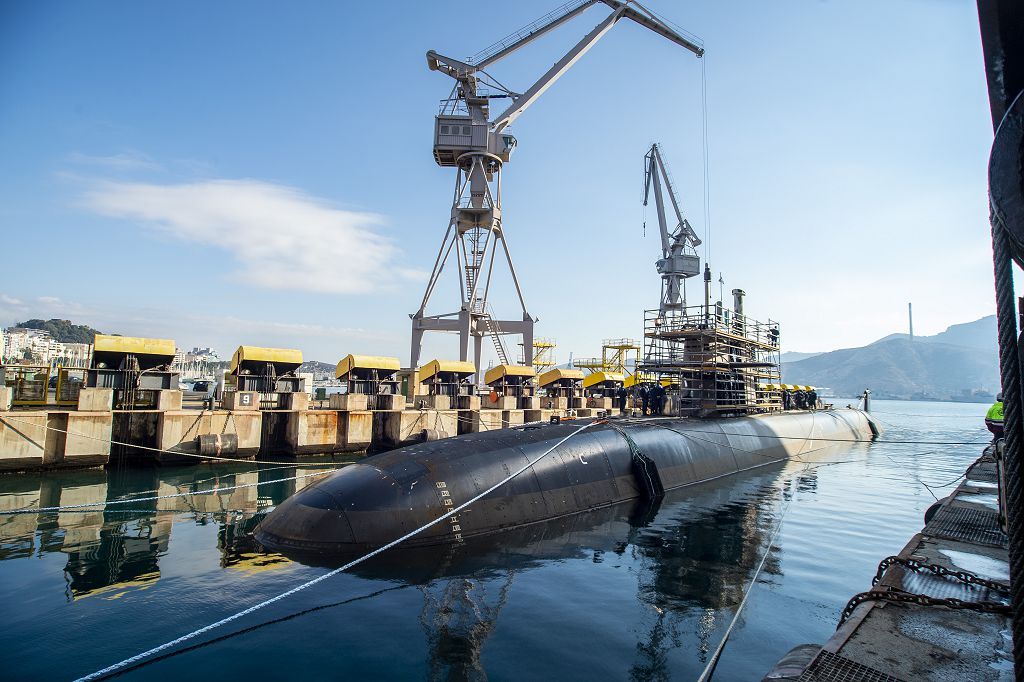 Margarita Robles visita las instalaciones de Navantia en Cartagena