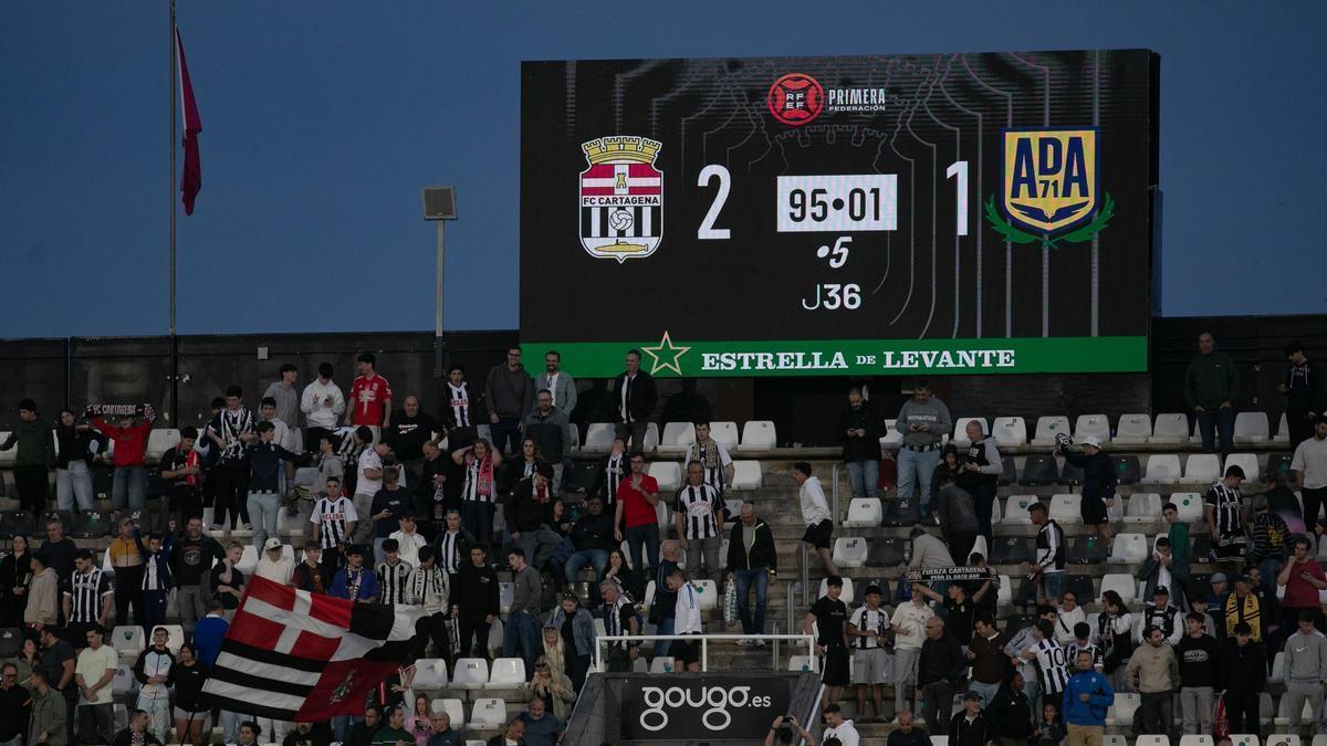 El marcador del Cartagonova refleja el importante triunfo del pasado viernes ante el Alcorcón