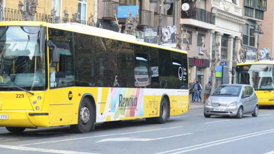 Las restricciones del estado de alarma hunden el uso del bus en la Región un 93,5%