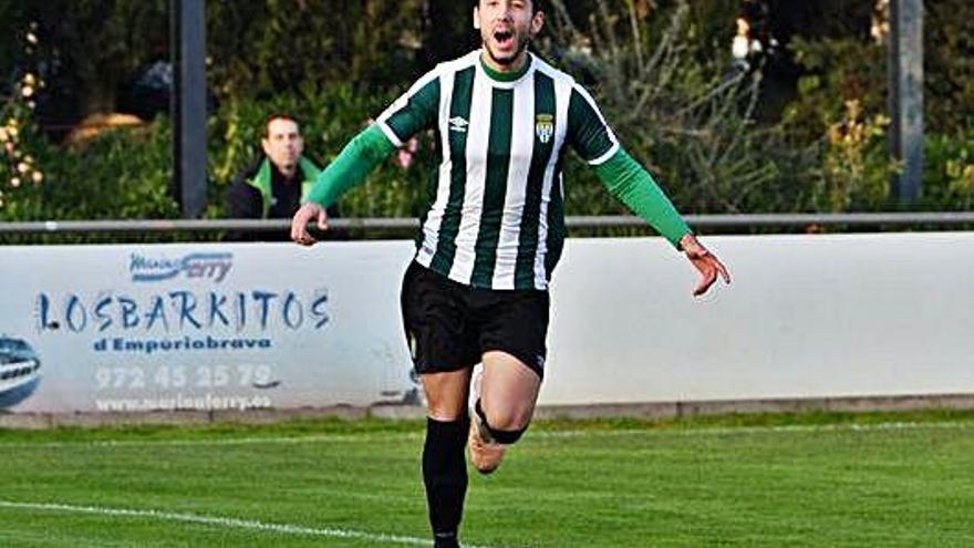 Pachón, celebrant un gol contra el Castelló.