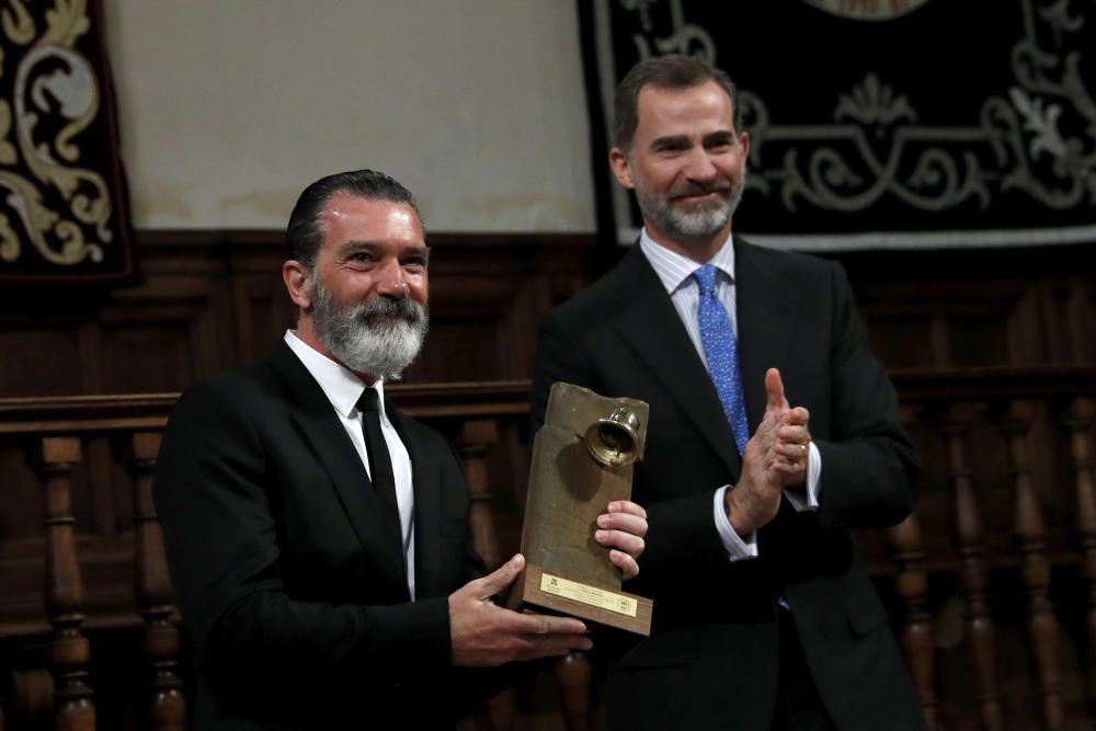 ANTONIO BANDERAS RECIBE EL GALARDÓN CAMINO REAL ...