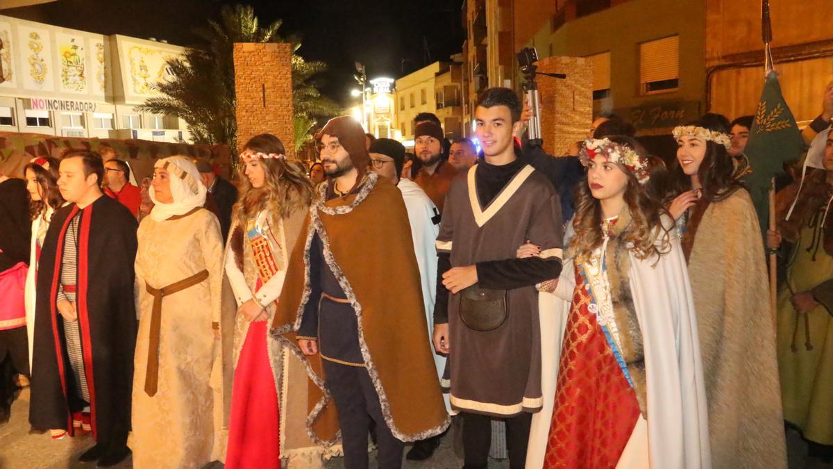 Imagen del año 2019 tomada durante el desfile de inicio a las actividades de Al-qüra Medieval, con la presencia de autoridades.