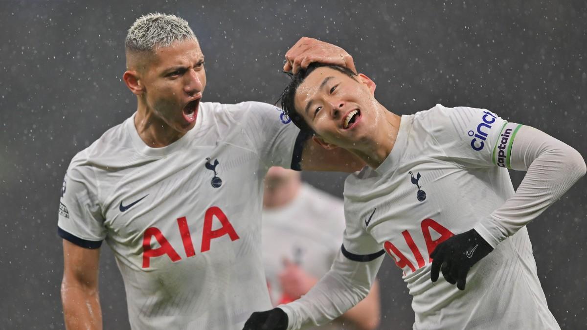 Richarlison y Son celebran el gol del Tottenham