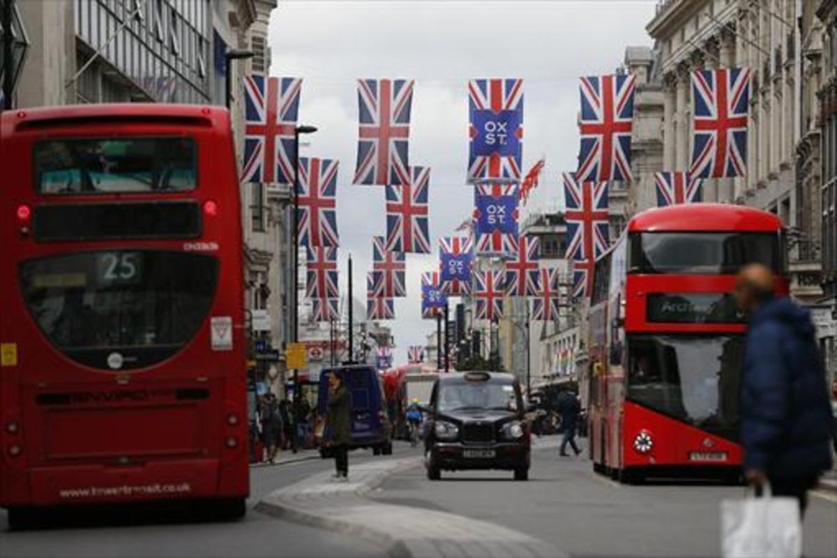 Separación 8Banderas británicas en Oxford Street, el año pasado durante la campaña del 'brexit'.