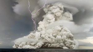 Informen de «grans danys» a Tonga arran de l’erupció i el tsunami