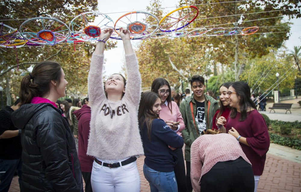 Castelló cubre el Passadís de les Arts con mandalas de lana