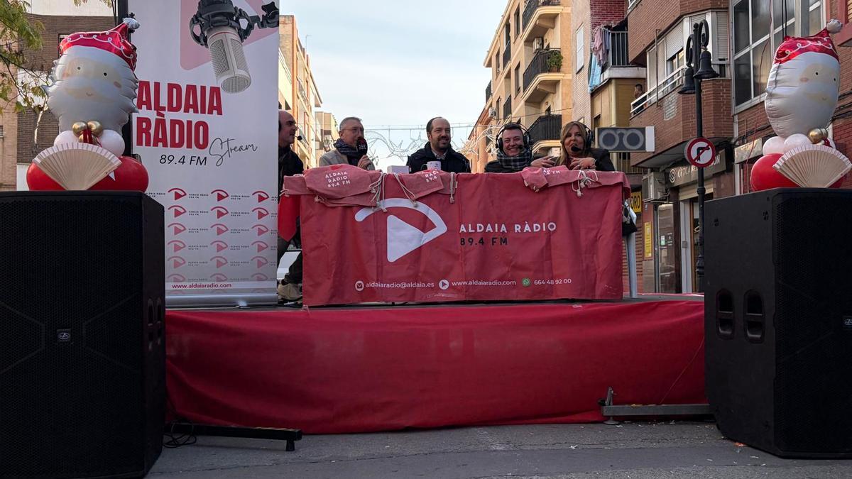 Aldaia Ràdio en directo y a pie de calle por Navidad.