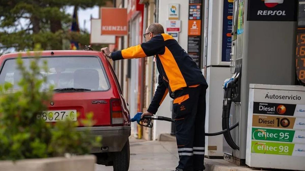 Revisa los precios de la gasolina y el diesel el día de hoy.