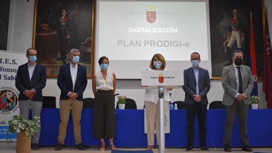 Presentación del Plan Prodigi-e en el instituto Alfonso X el Sabio de Murcia, este martes