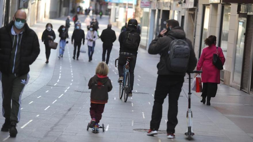 Patinetes en Elche: para mayores de 15 años, casco obligatorio y zonas peatonales prohibidas