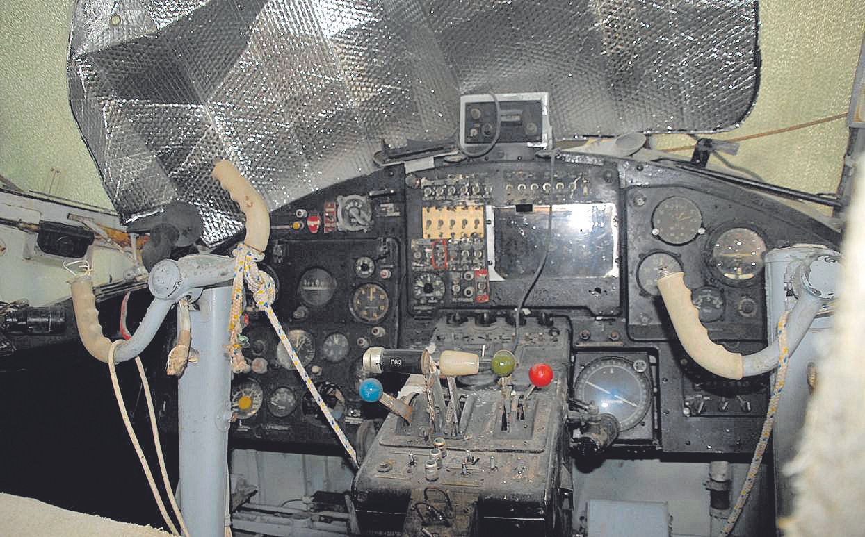 Cabina de mandos del avión Antonov-An2.