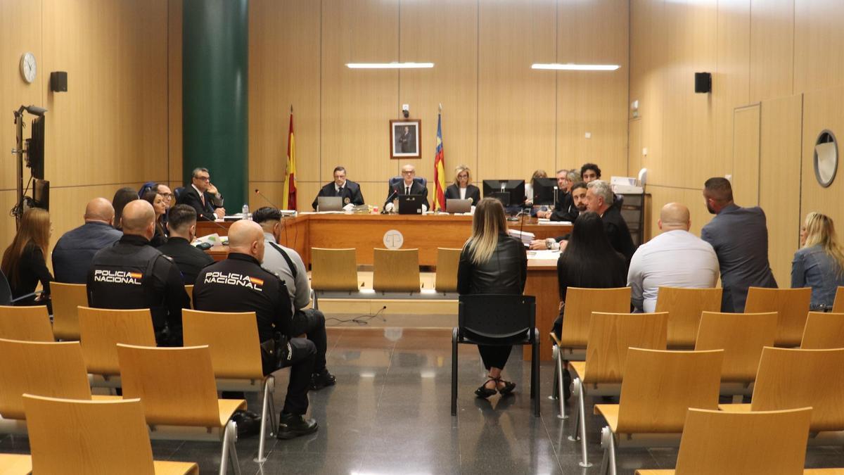 La Audiencia Provincial ha condenado a solo uno de los diez acusados llevados a juicio por la trama de prostitución.