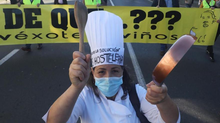 Manifestación en Santiago de Compostela del sector de la hostelería por las restricciones impuestas