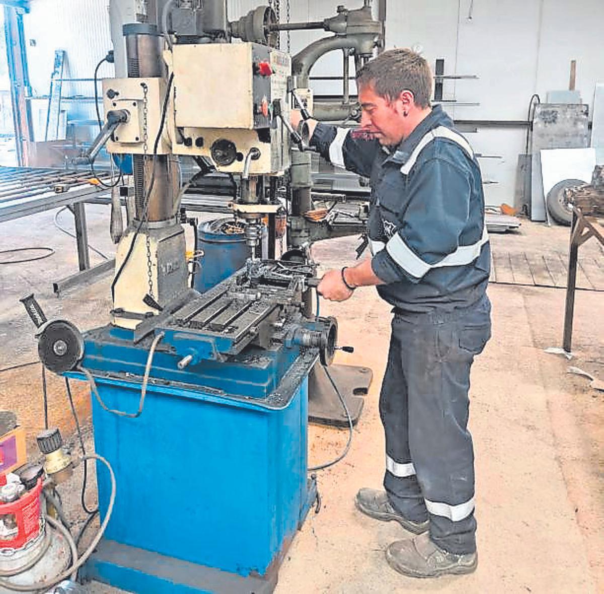 Javi Metal, taller apoyado por Agujama en Rubielos de Mora (Teruel).