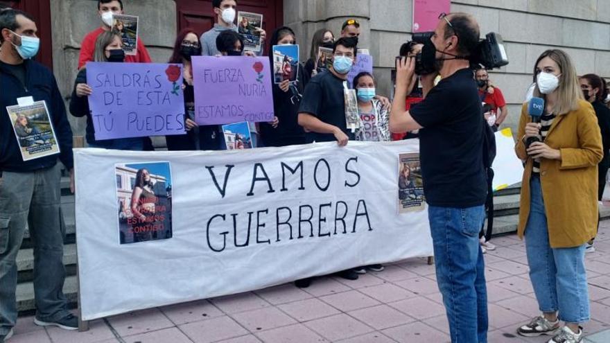 Concentración, el pasado 30 de septiembre, de allegados de la adolescente agredida. | // F. CASANOVA