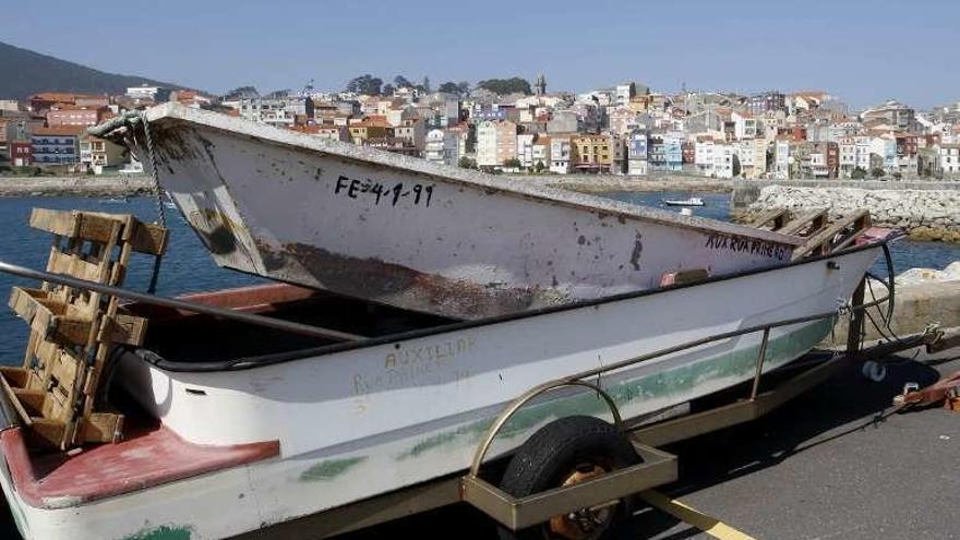 La embarcación auxiliar del pesquero &#039;Rúa Primero&#039;, ayer.