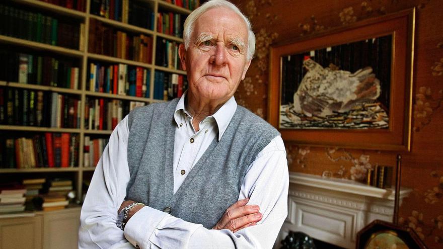 John Le Carré, en el estudio  de su casa en Cornualles.