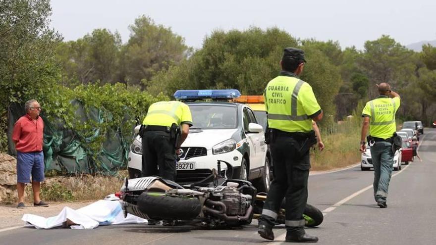 Muere un motorista de 28 años en Maó tras chocar contra un coche