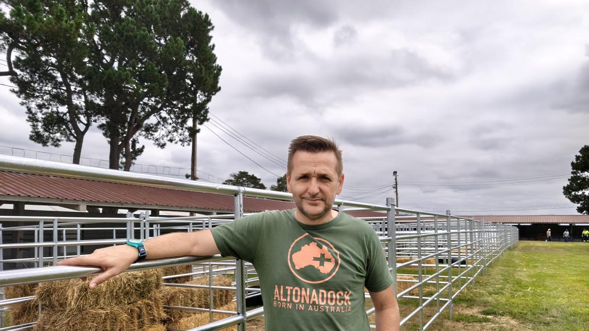 Así es el montaje del I Concurso de Ganado Equino y la Feria Agroalimentaria de Productos Ecológicos de Asturias, en Llanera
