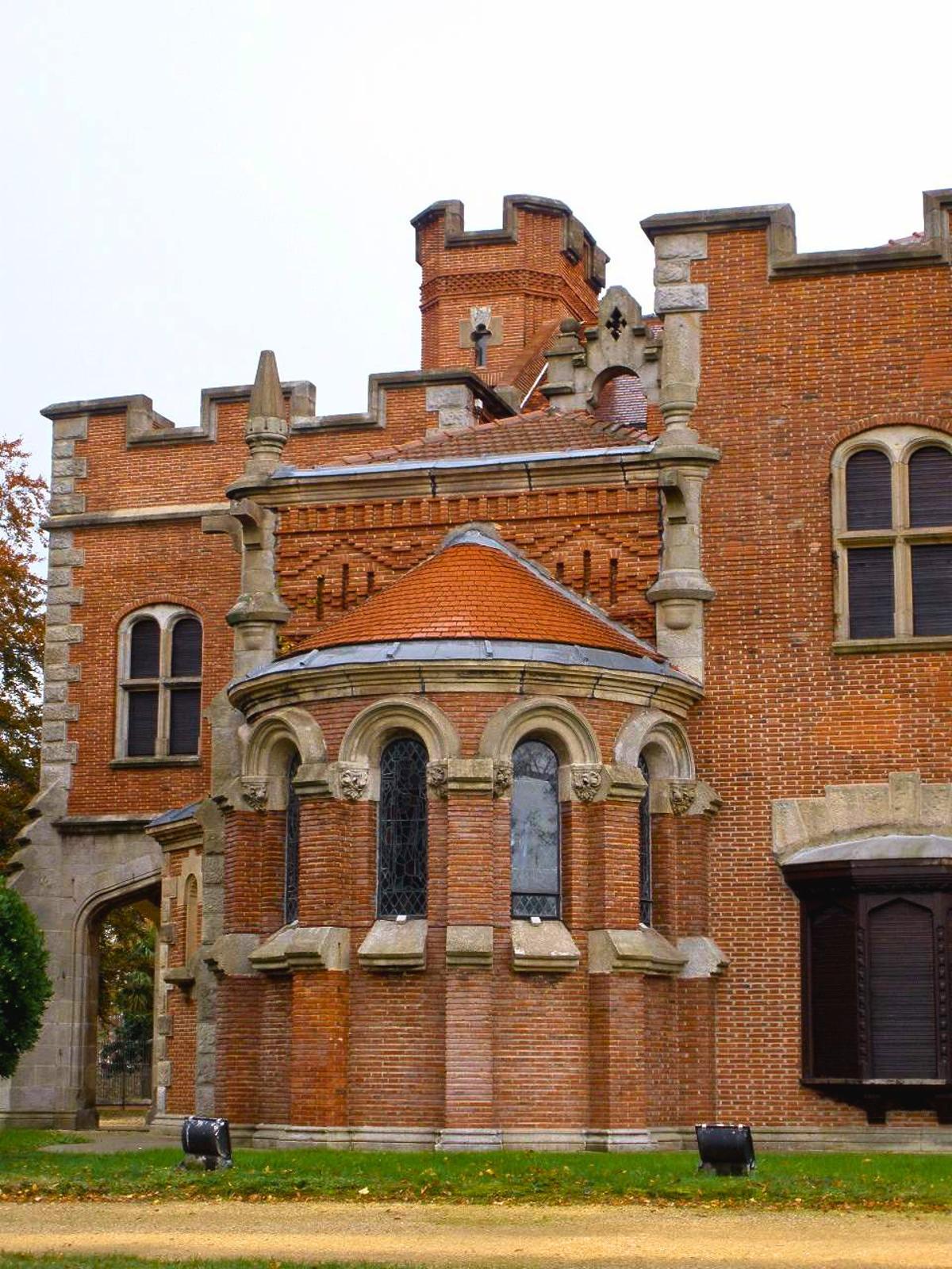 La fachada principal del Palacio Artaza