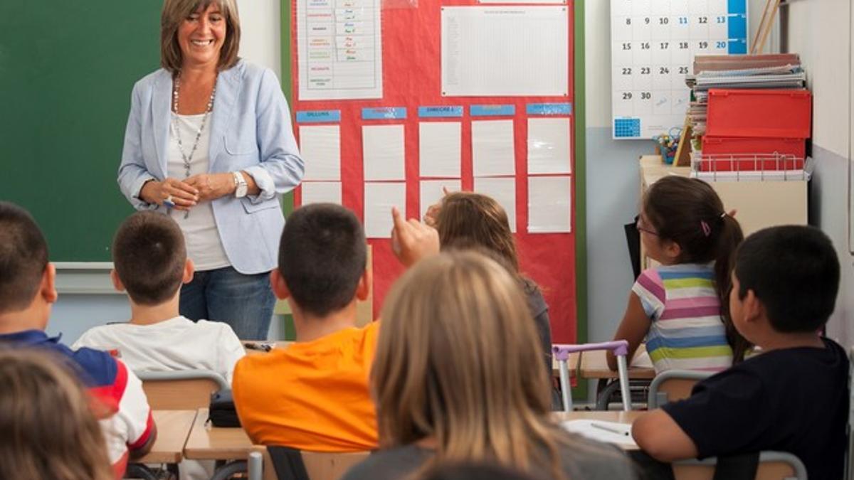 La alcaldesa de L'Hospitalet, Núria Marín, visitó ayer la escuela Sant Josep-El Pi con motivo del inicio del curso escolar.