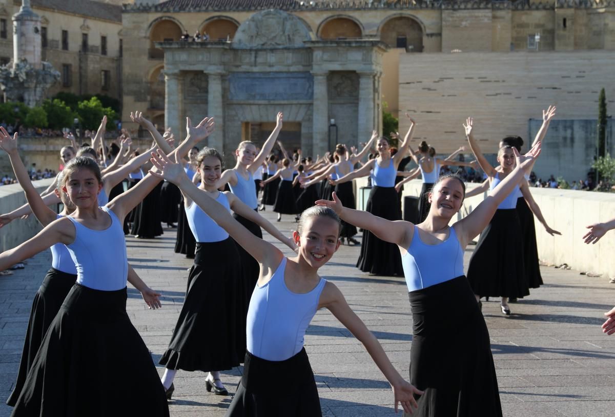 El baile se funde con la historia