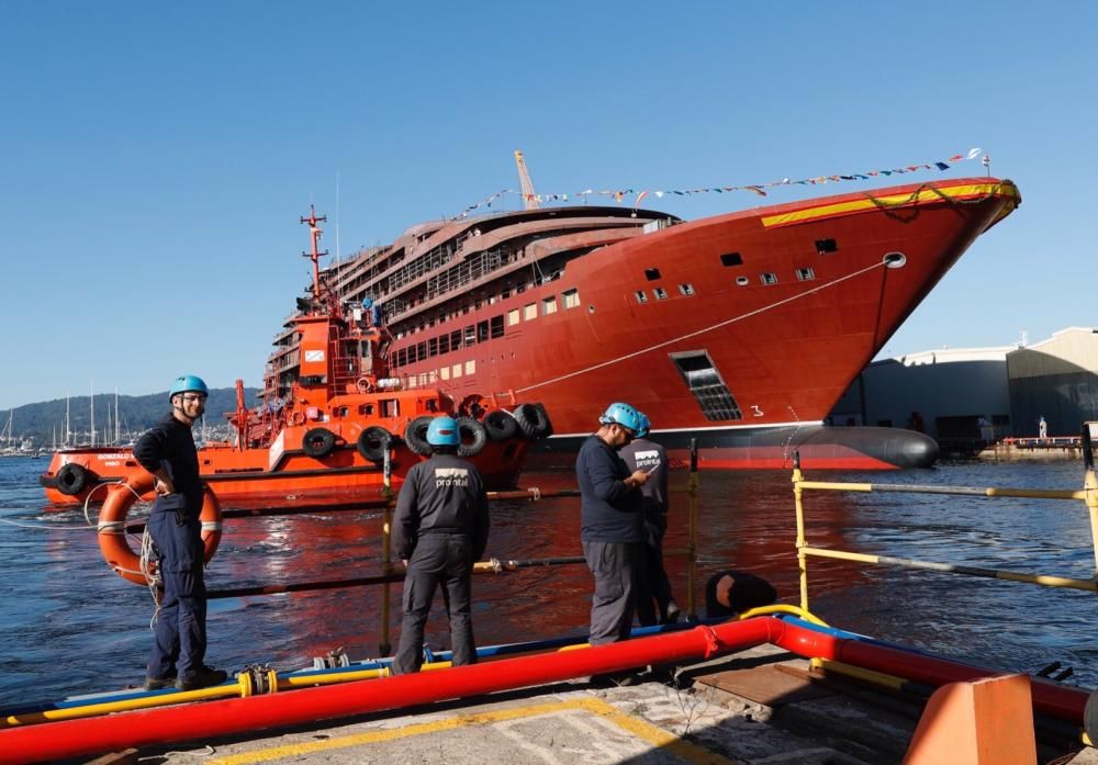 La botadura del crucero de "ultralujo" // J. Lores