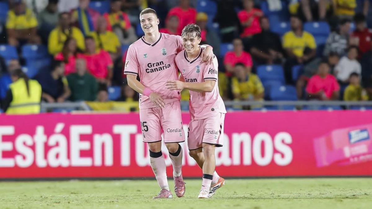 Lukovic se abraza con Amatucci, ante el Albacete serán titulares.