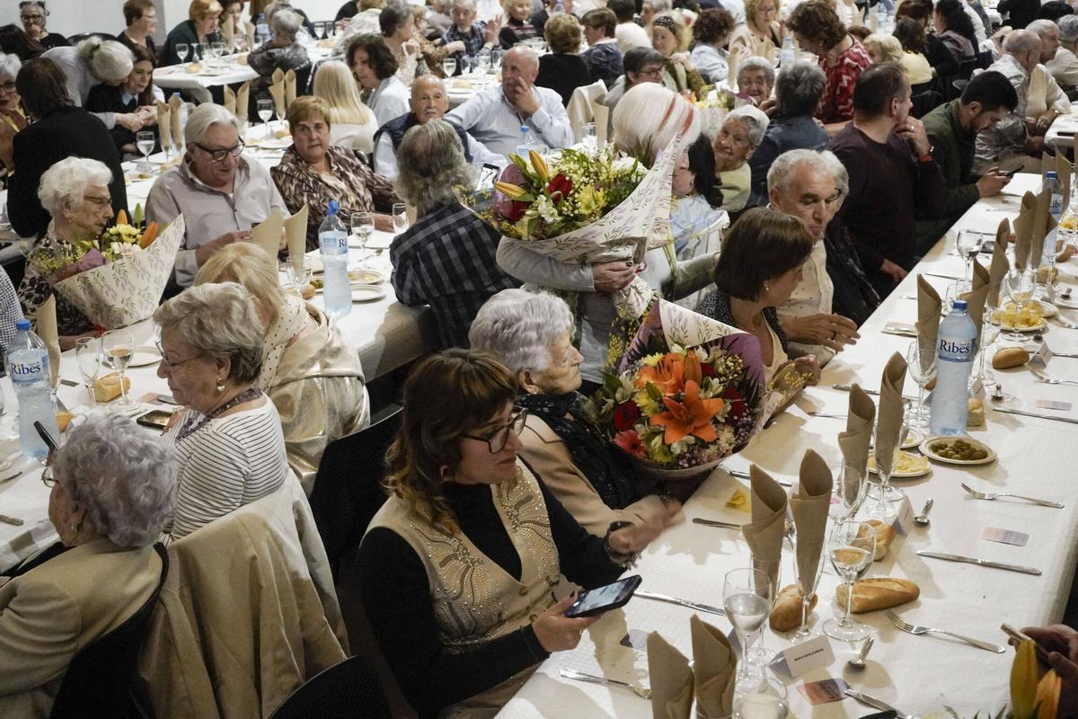 Imatge del dinar d’homenatge a les persones centenàries de Manresa al Museu de l’Aigua i el Tèxtil Imatge del dinar d’homenatge a les persones centenàries de Manresa al Museu de l’Aigua i el Tèxtil