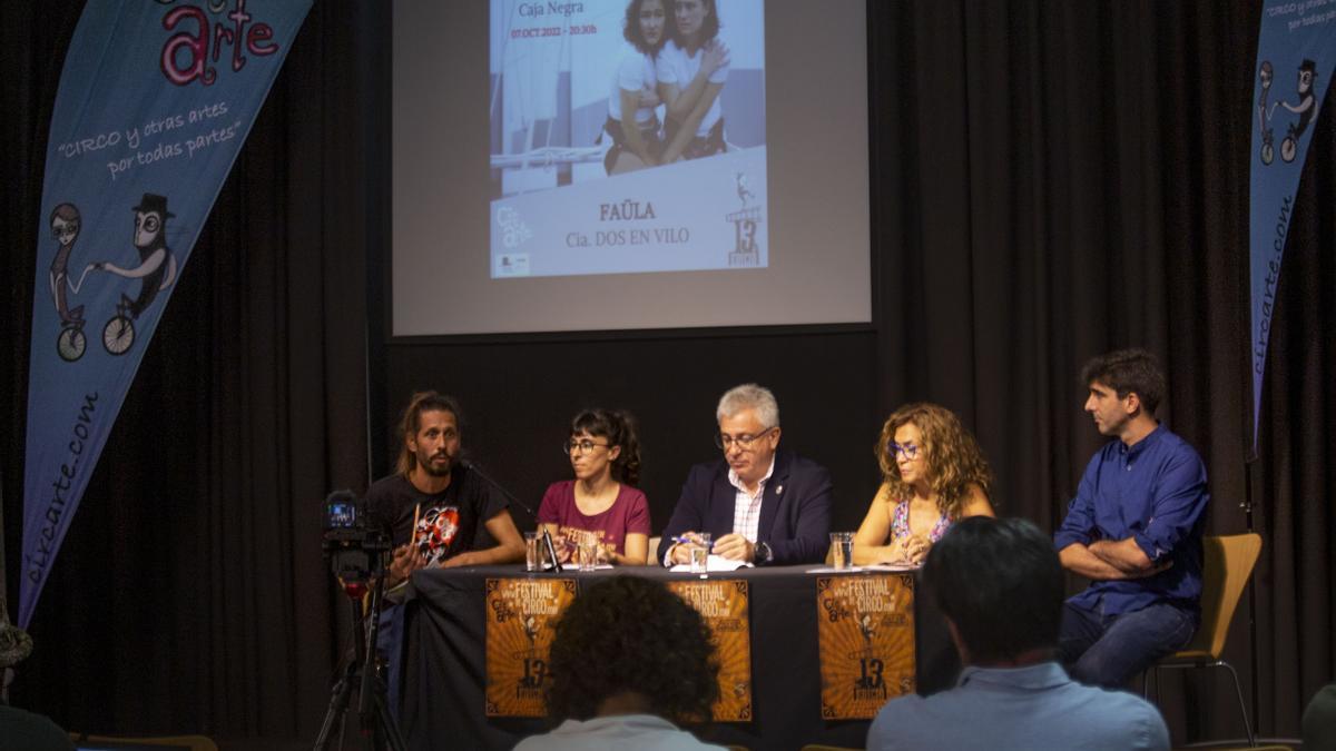 La presentación se realizó en el Centro Municipal de las Artes.