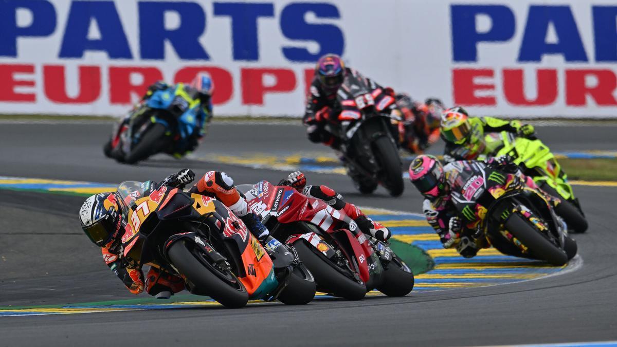 37 ACOSTA Pedro (spa), Red Bull KTM Factory Racing, KTM RC16, action with 63 BAGNAIA Francesco (ita), Ducati Lenovo Team, Ducati Desmosedici GP26 during the 2025 MotoGP Michelin Grand Prix de France from May 8 to 10th 2026 at the Circuit Bugatti in Le Mans, France - Photo Studio Milagro / DPPI AFP7 10/05/2026 ONLY FOR USE IN SPAIN. GIGI SOLDANO / DPPI Media / AFP7 / Europa Press;2026;France;MAI;MOTO;MOTORBIKE;MOTORCYCLE;Motorsport;Sport;MOTO - MOTO GP - FRENCH GRAND PRIX 2026;