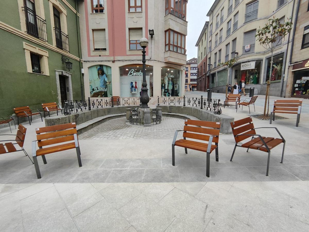 Grado estrena plaza, la primera del plan de peatonalización del centro Grado estrena plaza, la primera del plan de peatonalización del centro