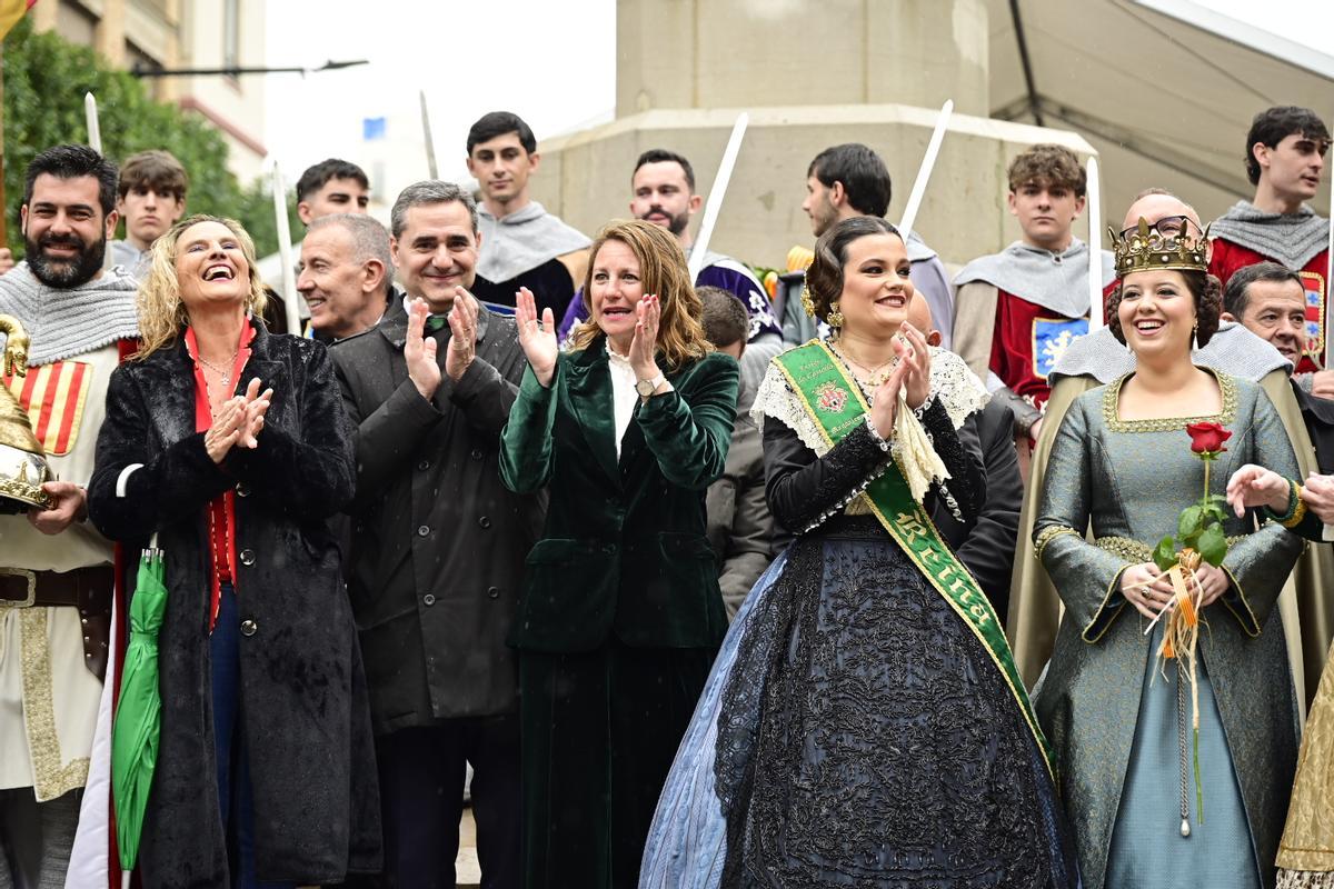 Galería de imágenes: La Germandat dels Cavallers de la Conquesta desafía a la lluvia para homenajear al monarca
