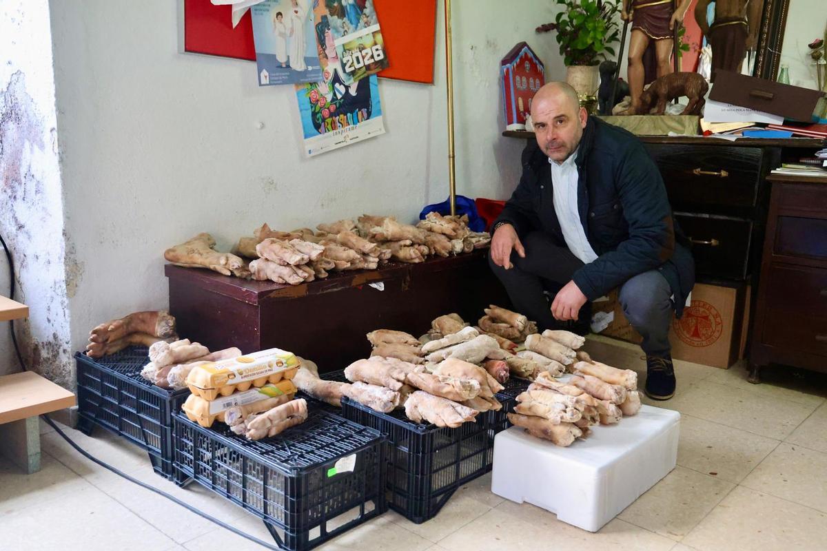 Carlos Mosquera, antes los lotes de uñas antes de la subasta