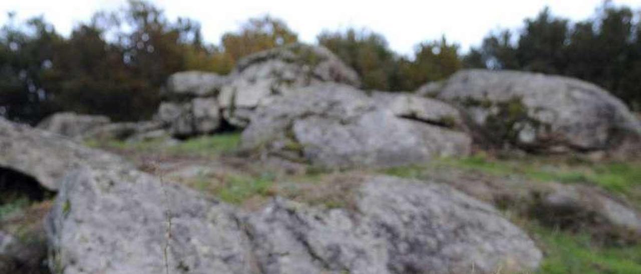 Piedra del castro dañada por la maquinaria. // Bernabé/Javier Lalín