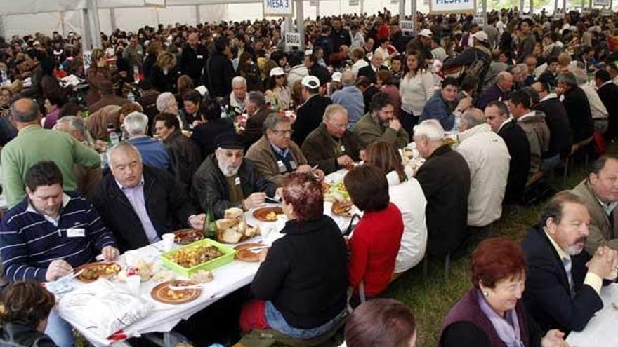 Cerdedo congrega a 7.000 visitantes en la cuarta edición de la Festa do Xabarín