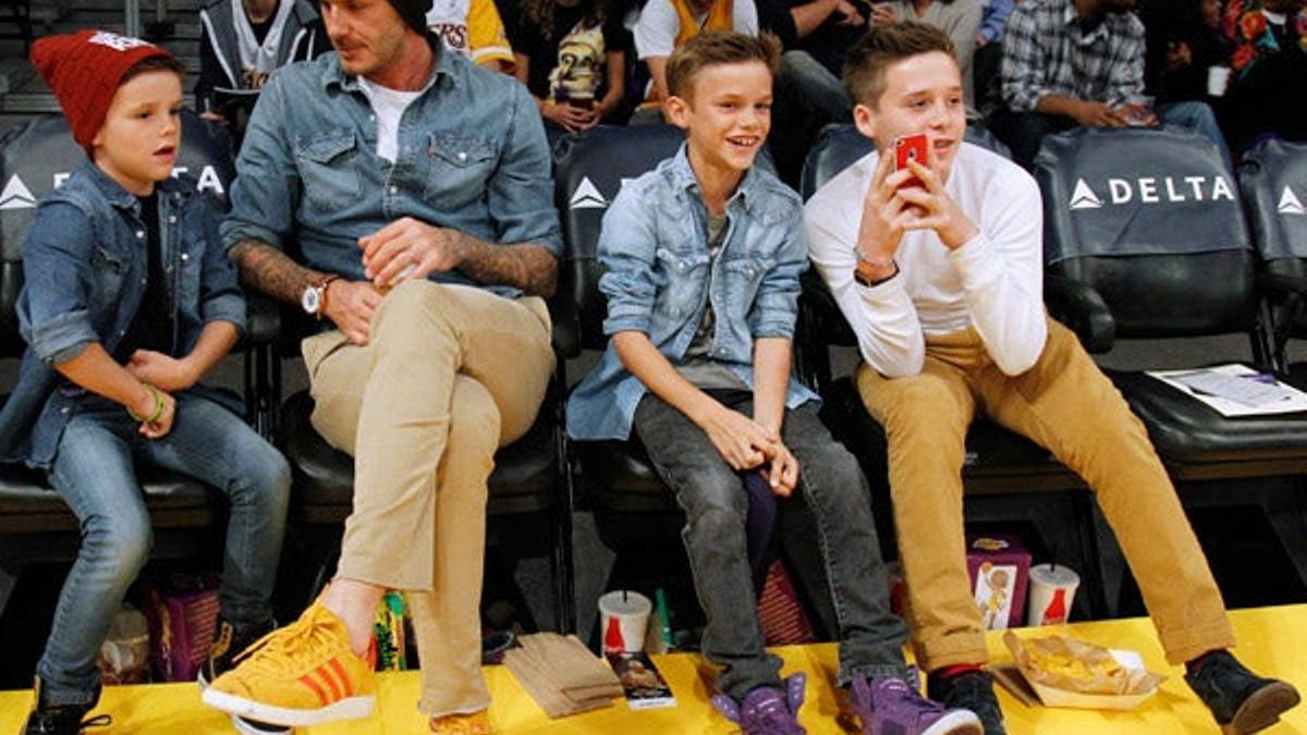 David Beckham y sus hijos, tarde de baloncesto en Los Ángeles