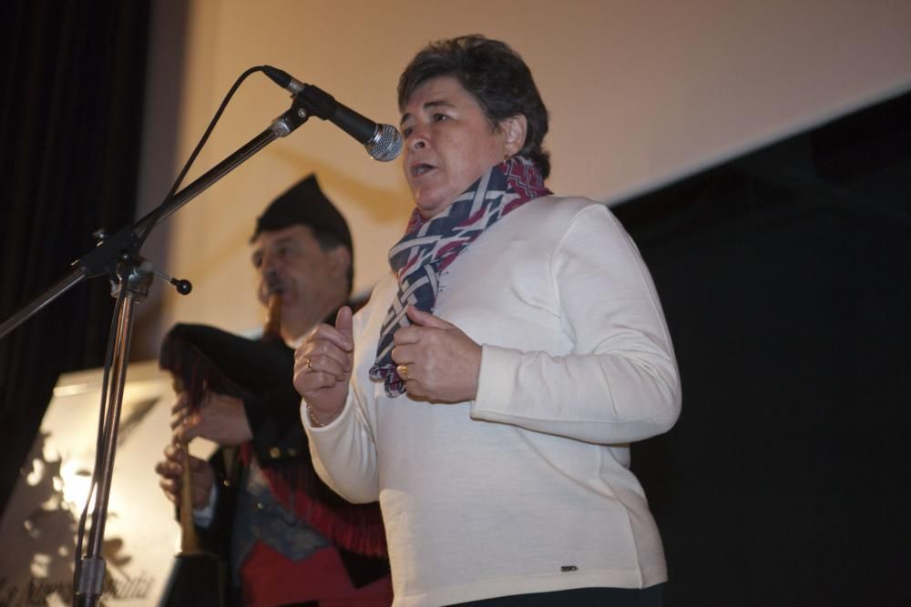 Entrega de premios del concurso de tonada "Ciudá de Llangréu".