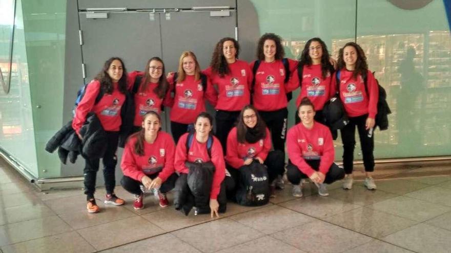 El equipo del Hostelcur Gijón, en el aeropuerto.