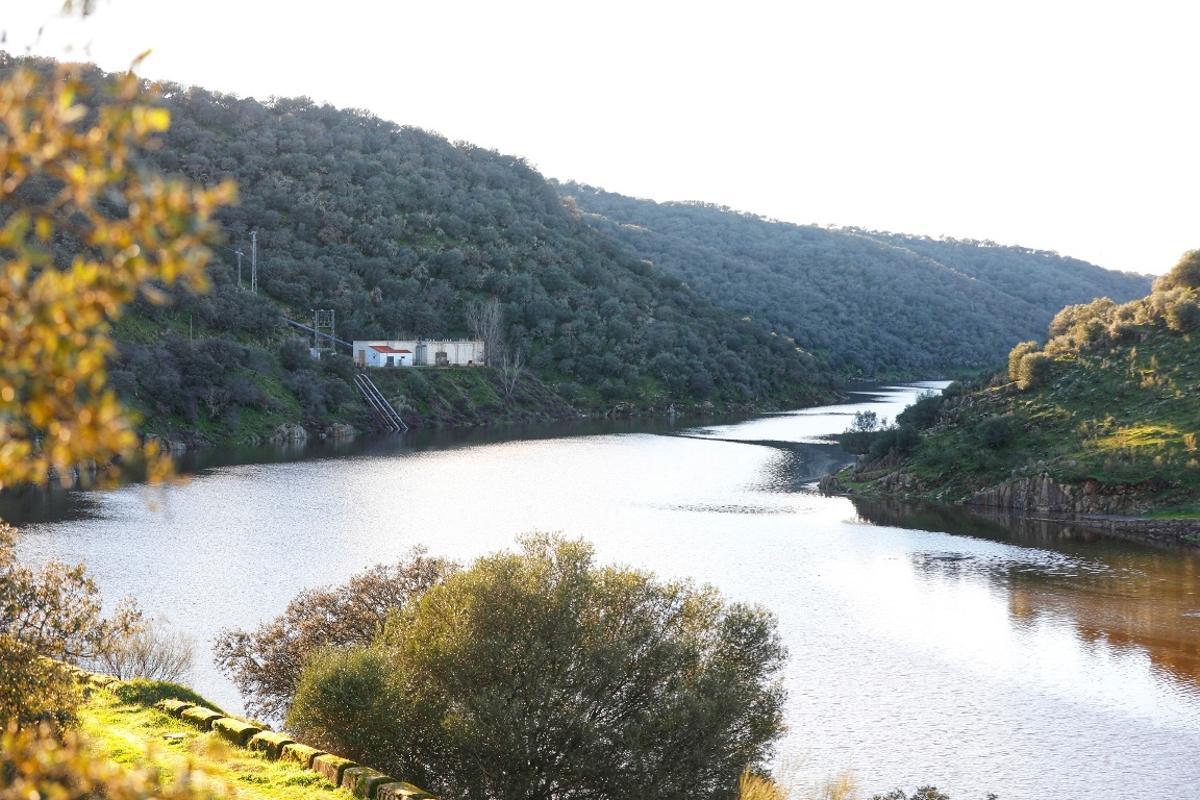 Galería | Así es el trasvase desde el río Almonte hasta el Guadiloba de Cáceres