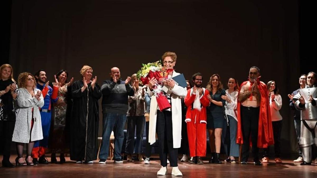 Homenaje a Leocricia Benasco por sus 30 años de dedicación al teatro en San Bartolomé.